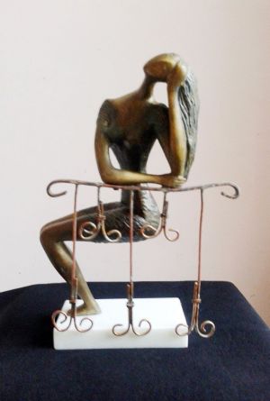 Скульптура, Круглая - Girl on the balco