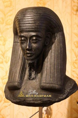 Скульптура, Символизм - Древнеегипетская скульптура (бюст)  